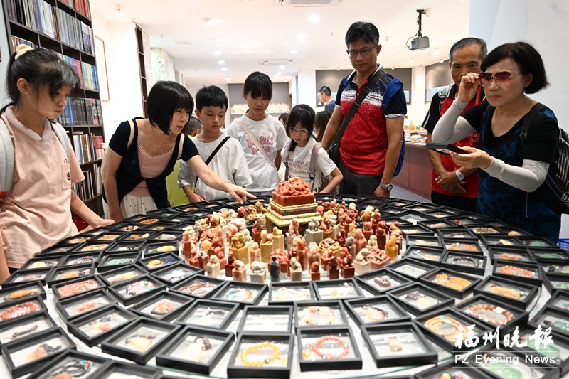 台湾师生罗源赏玉石