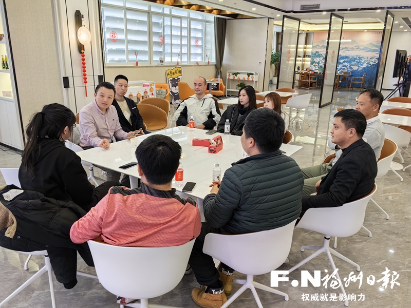 乐做两岸青年“连心桥”——记全国民族团结进步模范个人谈张德