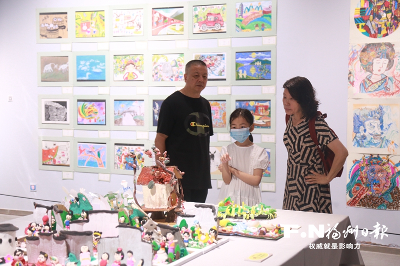 第十五届海峡两岸少儿美术大展首展在福州开展