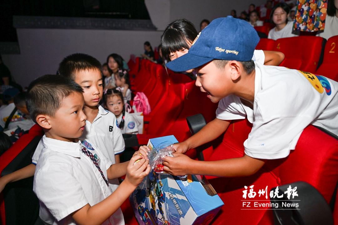 41名台湾青少年首次来到大陆 两岸学子相聚触摸科创脉动