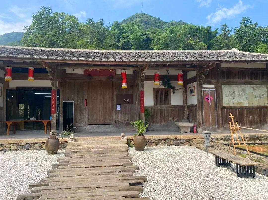 采风第二天，两岸青年弄“花”了件衣裳，品了顿“满汉全席”！