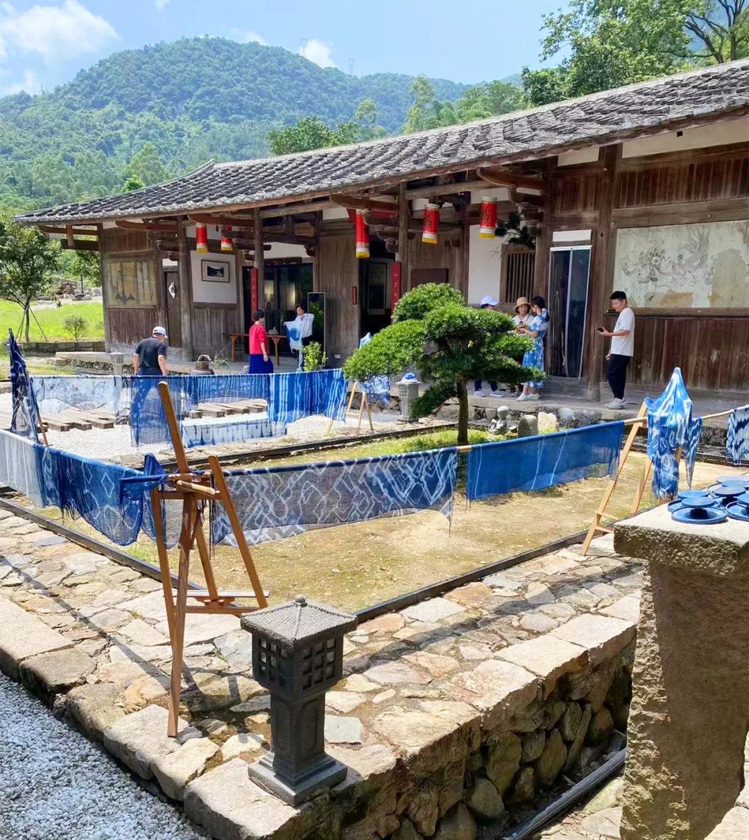 采风第二天，两岸青年弄“花”了件衣裳，品了顿“满汉全席”！