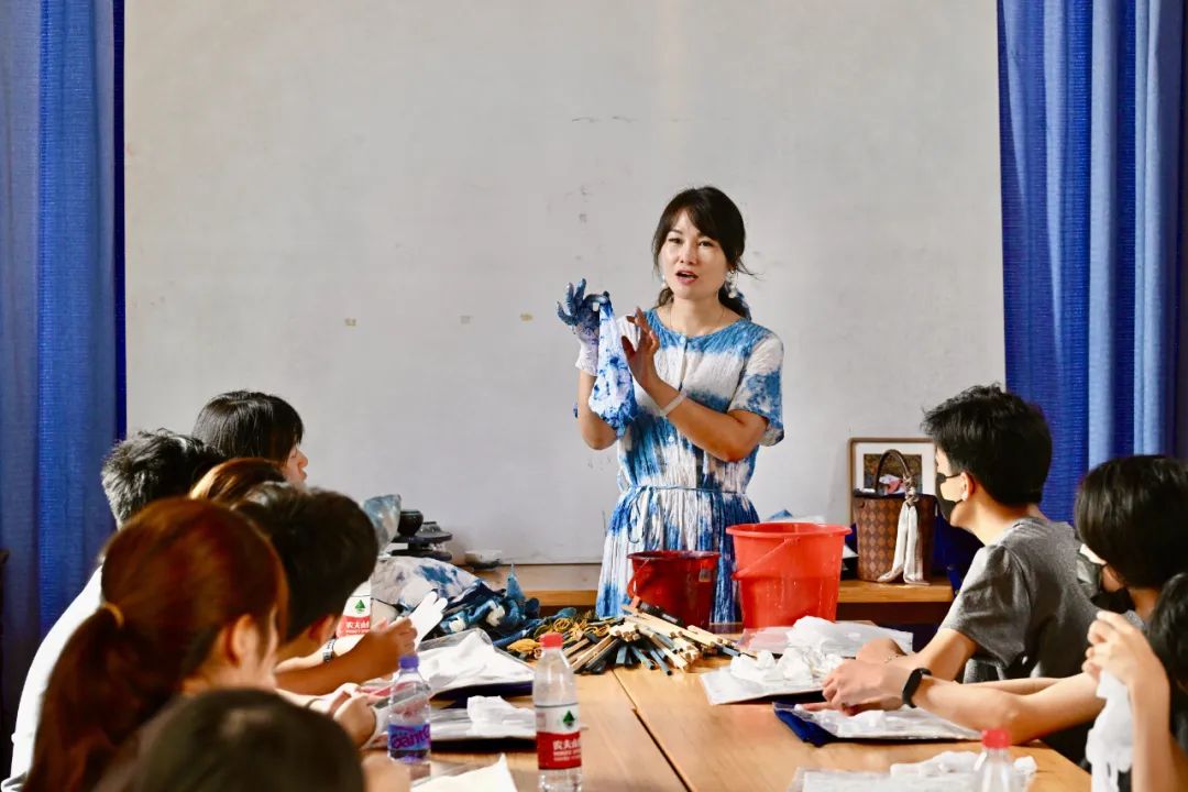 采风第二天，两岸青年弄“花”了件衣裳，品了顿“满汉全席”！