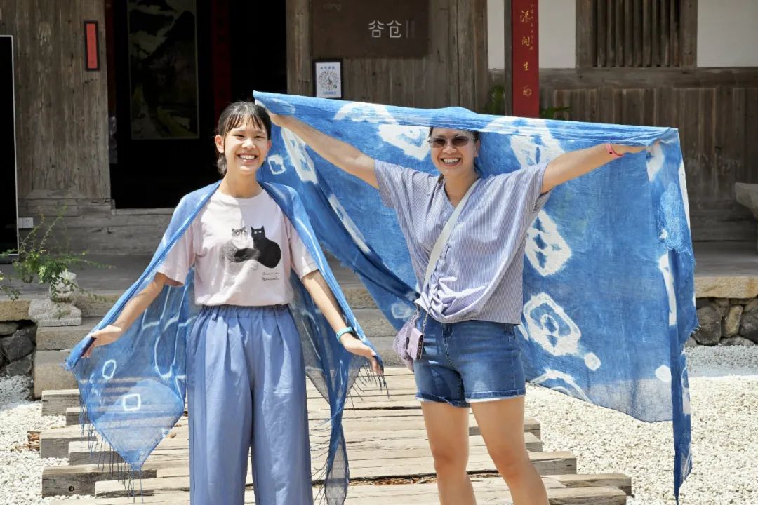 采风第二天，两岸青年弄“花”了件衣裳，品了顿“满汉全席”！