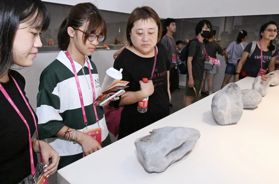 采风第二天，两岸青年弄“花”了件衣裳，品了顿“满汉全席”！