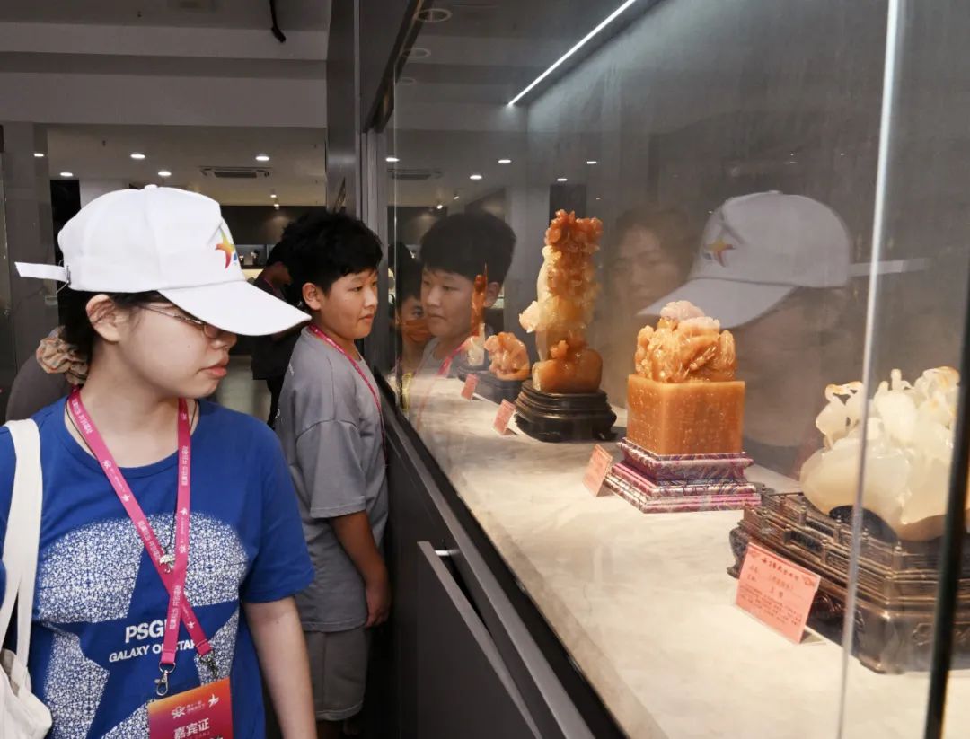 采风第二天，两岸青年弄“花”了件衣裳，品了顿“满汉全席”！
