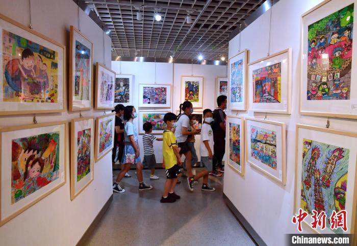 榕台中小学生书画佳作在福州展出