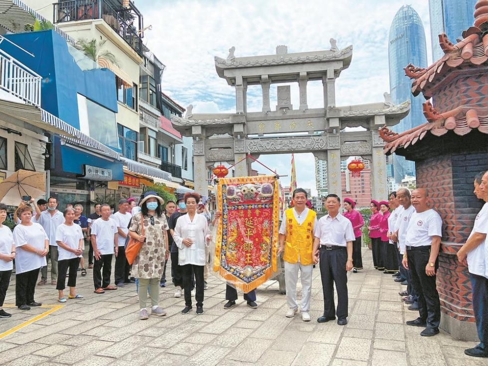 两岸同胞共行晋谒典礼