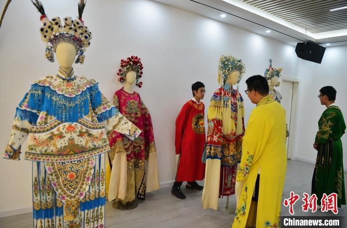 两岸青年福州开启“寻福闽都”研习体验营