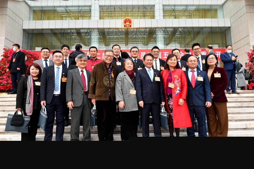 福建两会听台胞说：希望更多台青乘上大陆高速发展的列车
