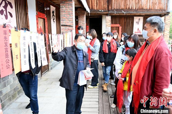 台湾青年福建土楼过大年：年味浓且温馨