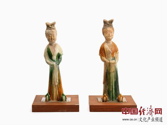 三彩侍女俑